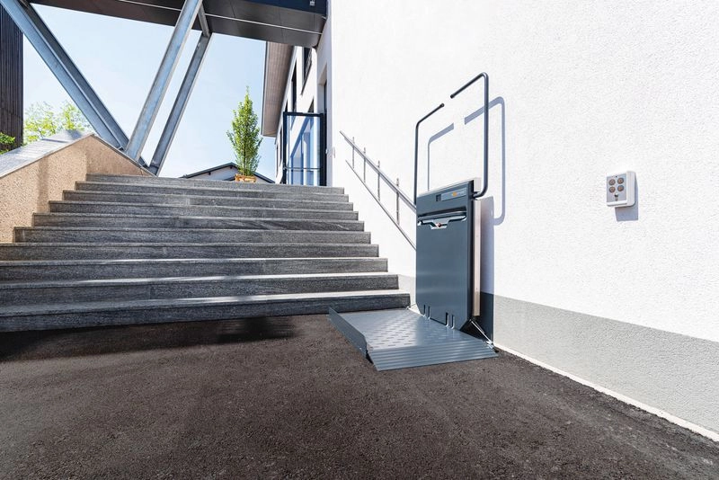 Plattformlift für Rollstuhlfahrer Preise und Maße
