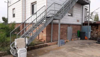 Treppenlift außen gebraucht