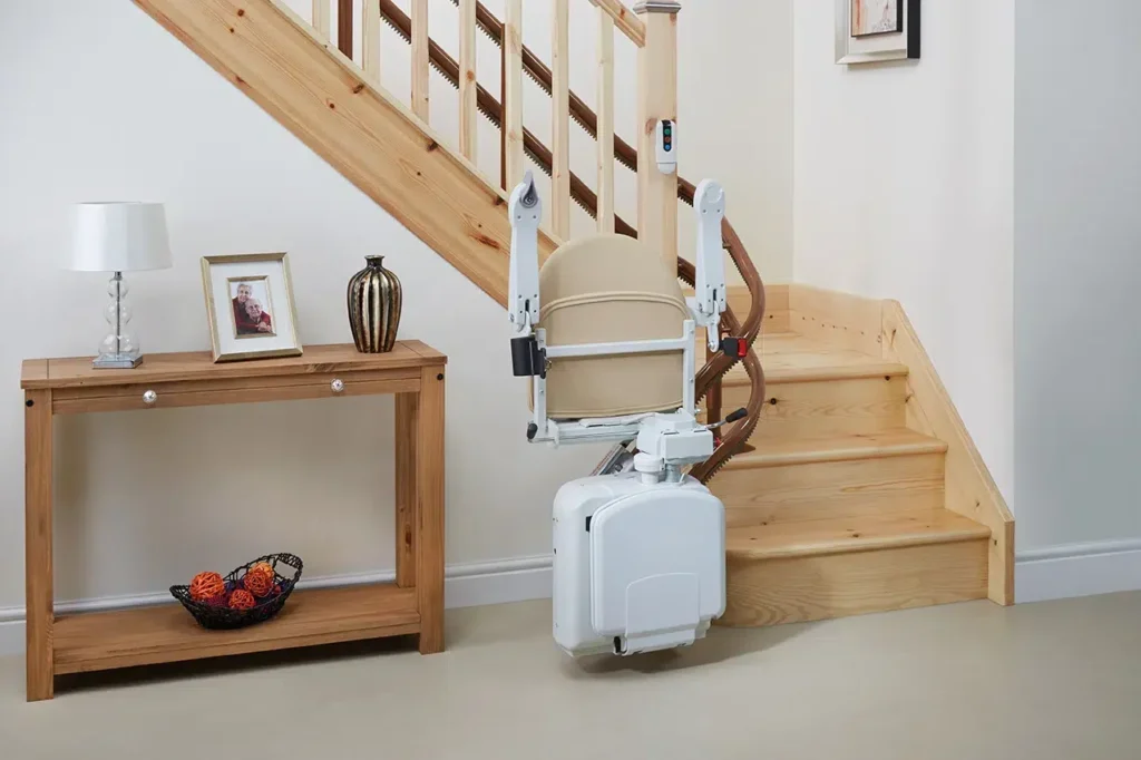 Treppenlift für sehr schmale Treppen ab 60cm